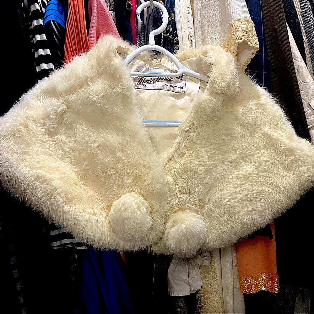 Vintage White fur caplet. Size S/M